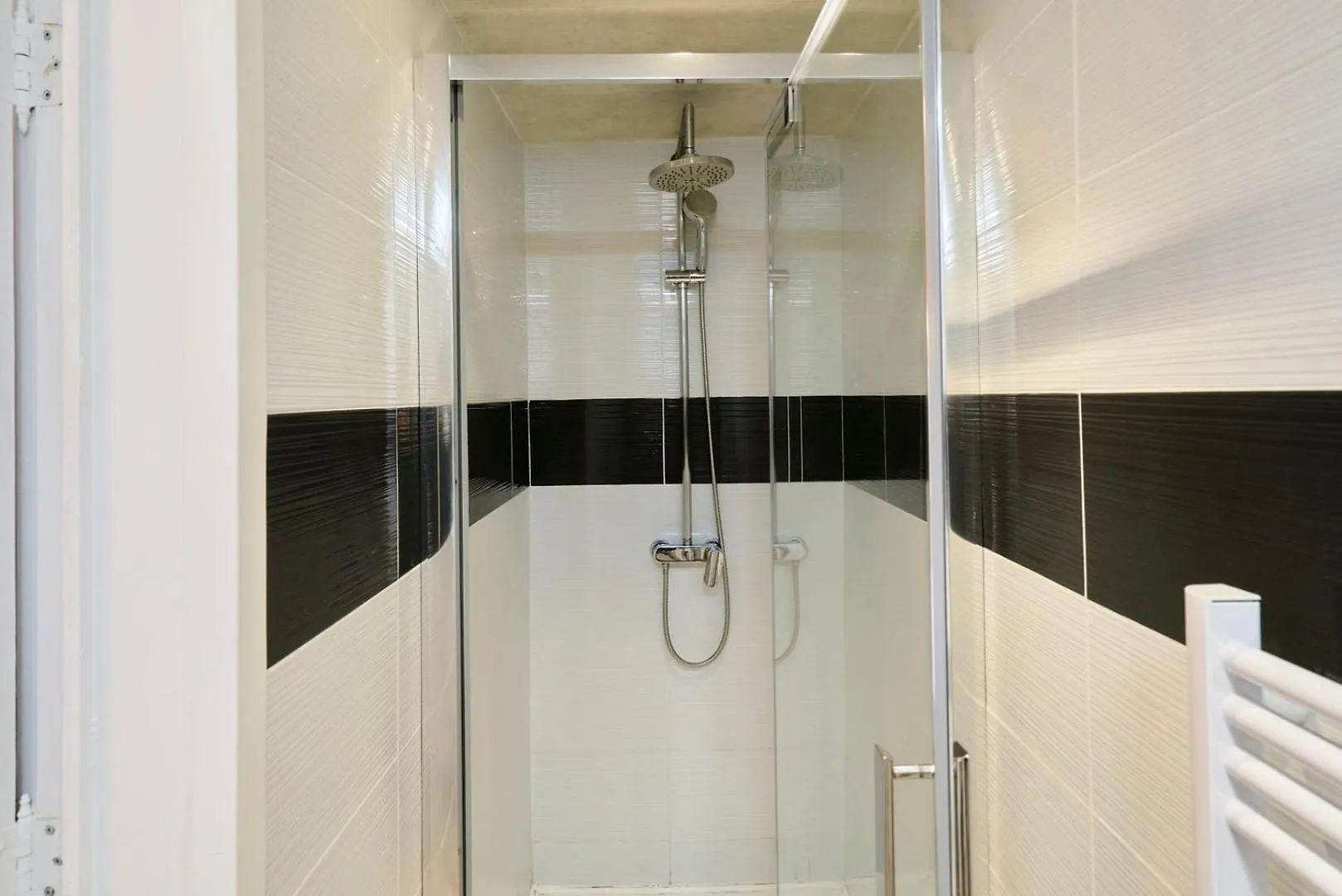 Сasa de vacaciones Maison 5 Chambres & 5 Sdb Proche Metro & Commerces Lila
